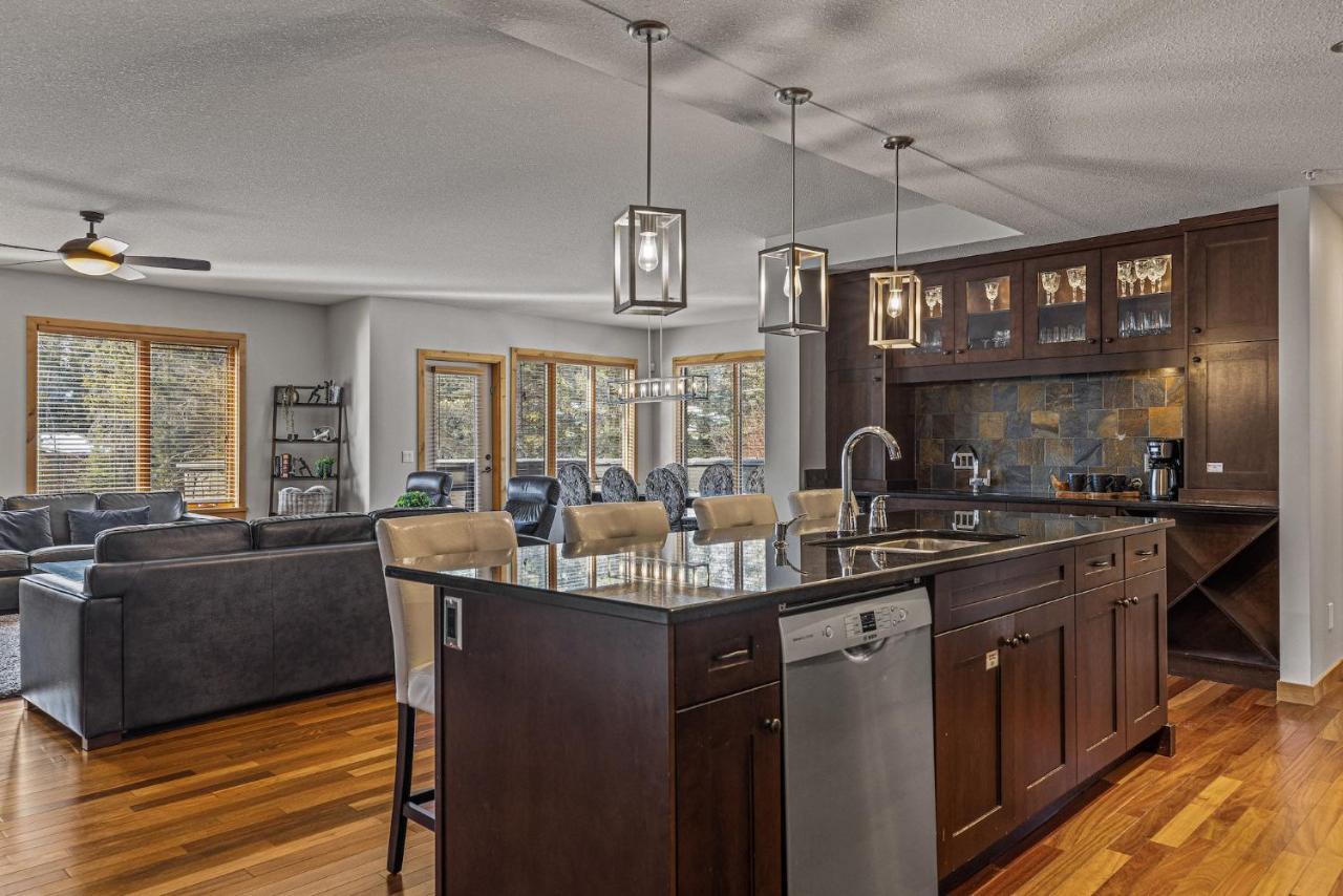 3 Bedroom Condo By Canadian Rockies Vacation Rentals Canmore Dış mekan fotoğraf