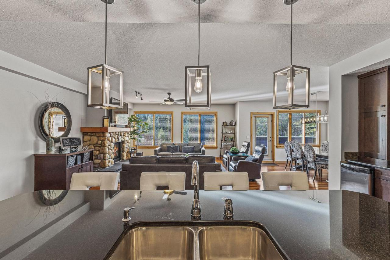 3 Bedroom Condo By Canadian Rockies Vacation Rentals Canmore Dış mekan fotoğraf